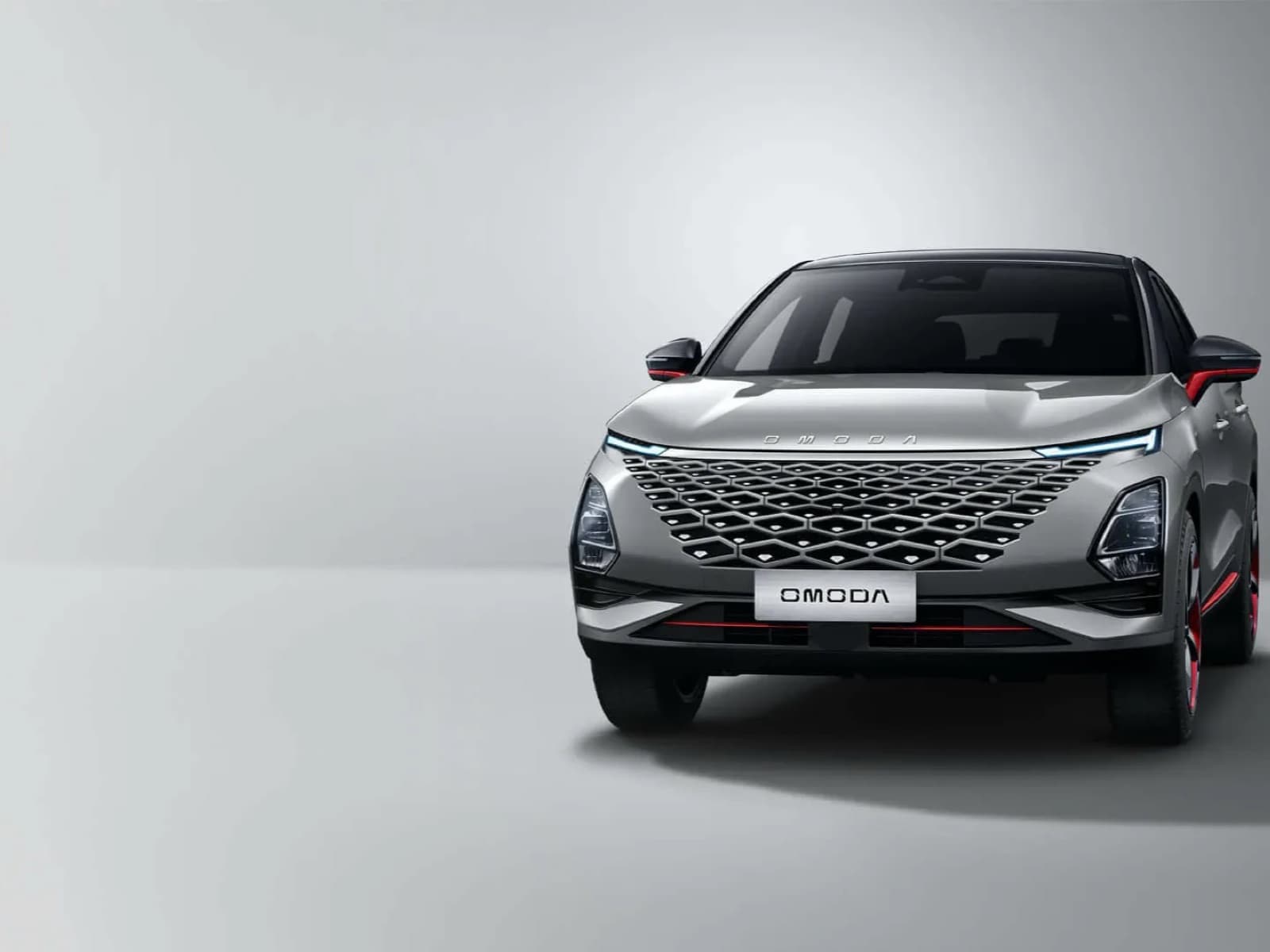 Omoda C5 nhìn chính diện phía trước